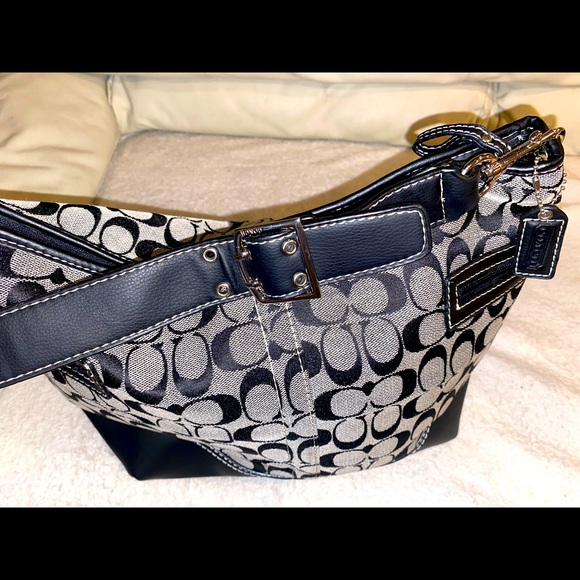 Coach Signature Jacquard Black / Gray Shoulder bag - Picture 2 of 10